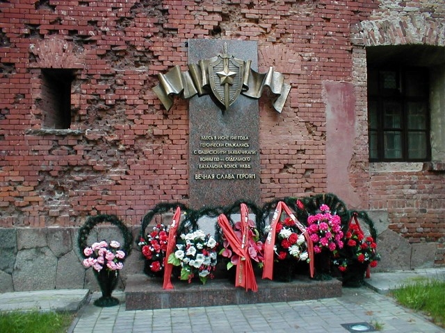 Памятник погибшим воинам  132-го отдельного батальона конвойных войск НКВД.  